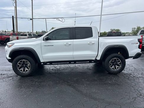 Used 2025 Chevrolet Colorado ZR2 w/ Technology Package AWD/4WD image 8