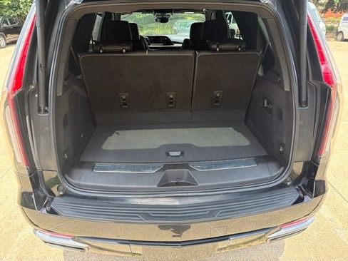 Used 2023 Cadillac Escalade Premium Luxury AWD/4WD image 24