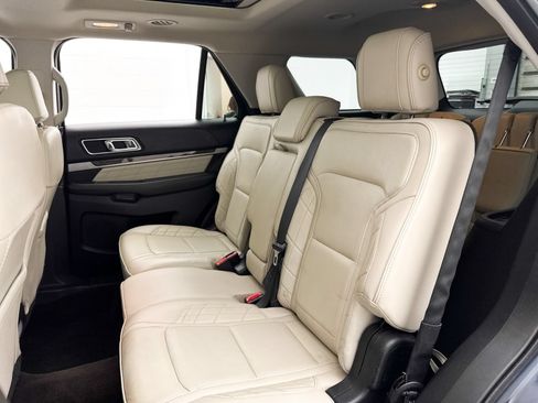 Used 2016 Ford Explorer Platinum AWD/4WD image 25
