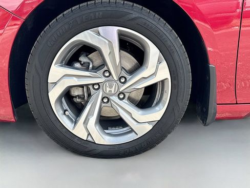Used 2018 Honda Accord EX image 41