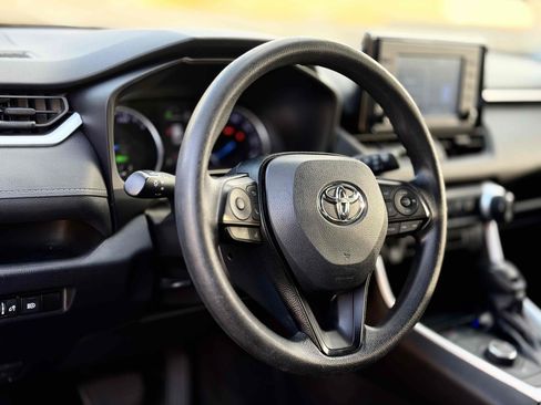 Used 2021 Toyota RAV4 LE AWD/4WD image 25