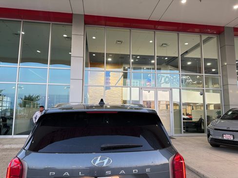 Used 2025 Hyundai Palisade SEL FWD image 11