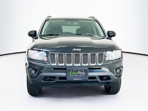 Used 2014 Jeep Compass Latitude AWD/4WD image 2