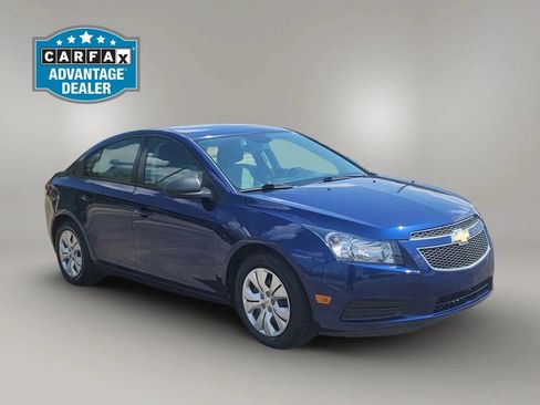 Used 2013 Chevrolet Cruze LS FWD image 3
