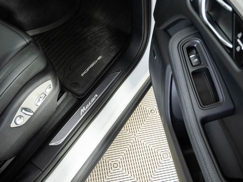 Certified 2026 Porsche Macan AWD/4WD image 26