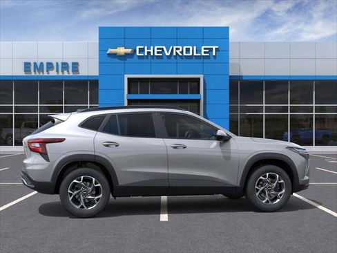 New 2026 Chevrolet Trax LT w/ Driver Confidence Package image 5