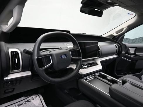Used 2025 Ford Expedition Max Active AWD/4WD image 17