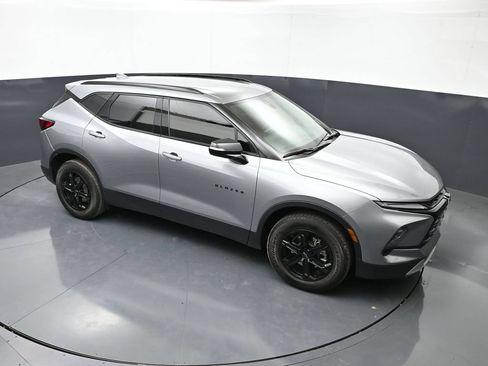 Used 2024 Chevrolet Blazer LT w/ Midnight/Sport Edition FWD image 41