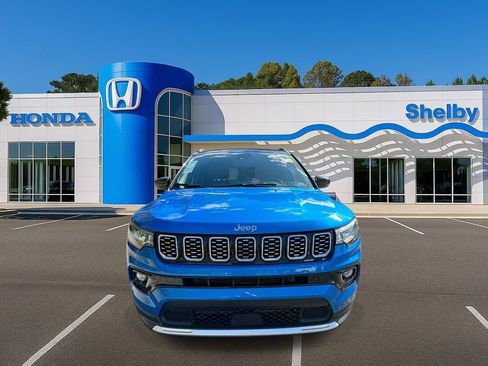 Used 2024 Jeep Compass Limited image 3