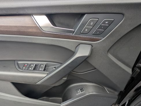 Used 2021 Audi Q5 Premium w/ Convenience Package image 16