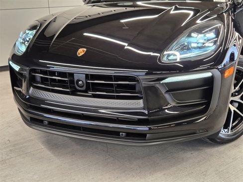 Used 2025 Porsche Macan image 26