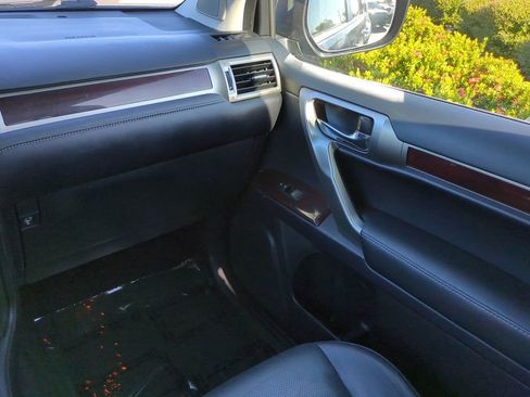 Used 2017 Lexus GX 460 image 17