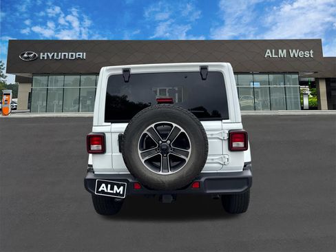 Used 2023 Jeep Wrangler Unlimited Sahara w/ Cold Weather Group AWD/4WD image 6