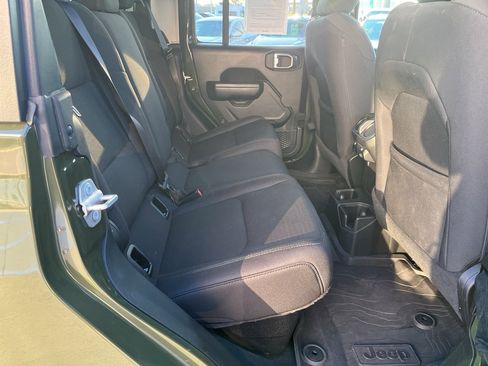 Used 2022 Jeep Gladiator Willys image 22