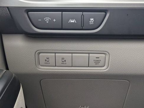 Used 2024 Kia Carnival LX FWD image 21