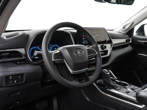 Used 2026 Toyota Highlander Limited AWD/4WD image 27