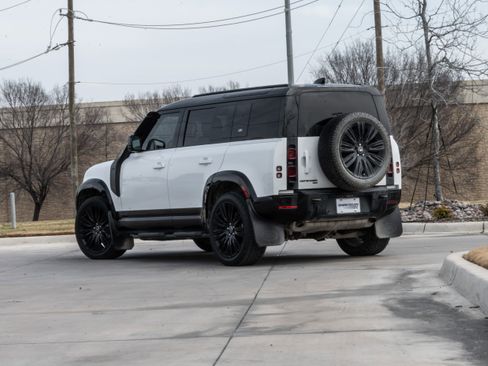 Used 2022 Land Rover Defender 110 X-Dynamic SE image 3