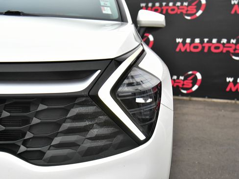 Used 2024 Kia Sportage LX image 11