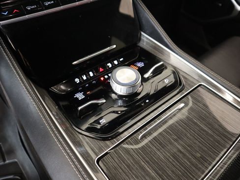 Used 2022 Jeep Wagoneer Series III w/ Flexible Seating Group image 8