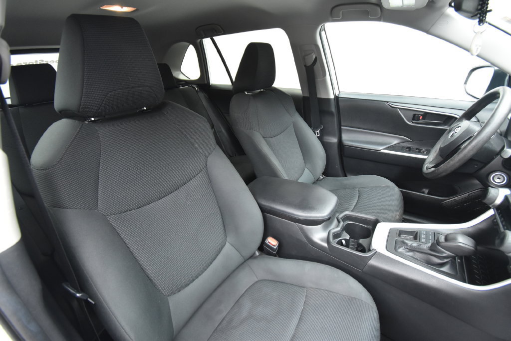 Used 2021 Toyota RAV4 LE AWD/4WD image 12
