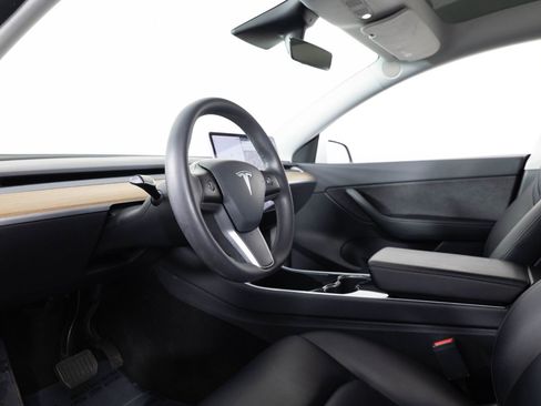 Used 2021 Tesla Model Y Long Range image 14