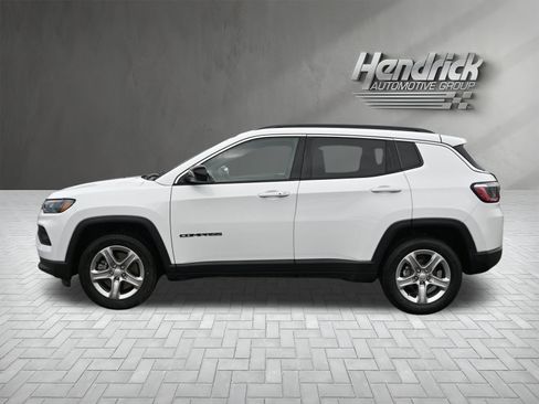 Used 2023 Jeep Compass Latitude image 9