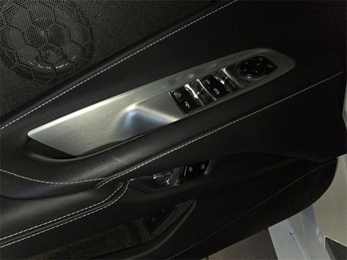 Used 2023 Chevrolet Corvette Stingray Convertible w/ Z51 Performance Package image 13