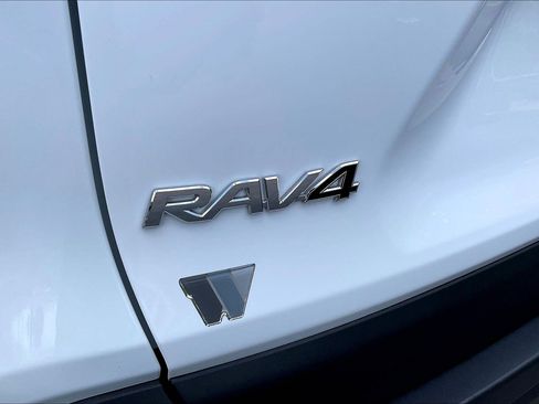 Certified 2025 Toyota RAV4 XLE FWD image 24