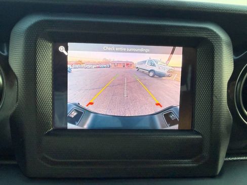 Used 2020 Jeep Gladiator Sport image 14