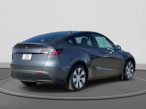Used 2021 Tesla Model Y Long Range image 4