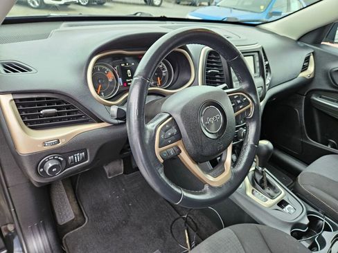 Used 2016 Jeep Cherokee Latitude AWD/4WD image 17