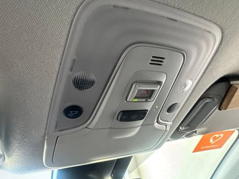Used 2022 Toyota Prius XLE FWD image 21