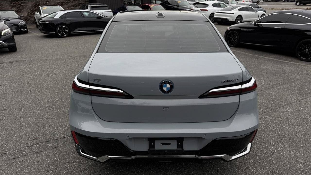 Used 2023 BMW i7 xDrive60 AWD/4WD image 15