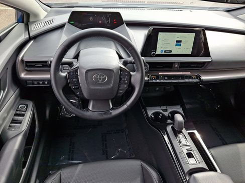 Used 2025 Toyota Prius XLE image 11