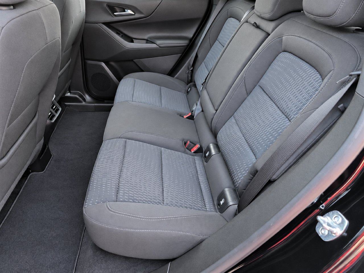 Used 2026 Chevrolet Equinox LT FWD image 23