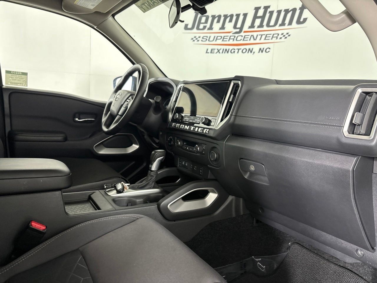 Used 2025 Nissan Frontier SV w/ SV Convenience Package AWD/4WD image 32