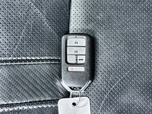 Used 2018 Honda Civic Touring image 31