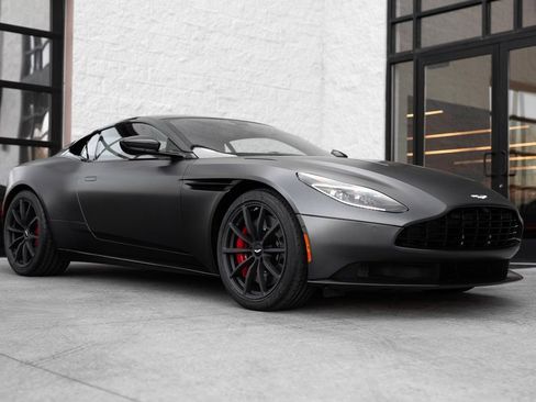 Used 2023 Aston Martin DB11 V12 image 1