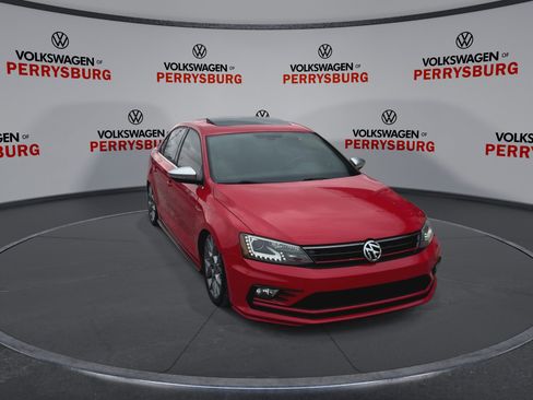 Used 2016 Volkswagen Jetta GLI SEL image 3