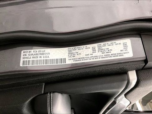 Used 2024 Jeep Grand Cherokee L Limited AWD/4WD image 38