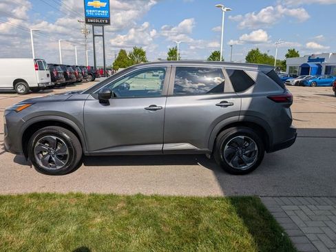 Used 2024 Nissan Rogue SV FWD image 9