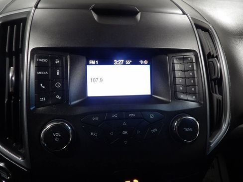 Used 2019 Ford Edge SE image 12