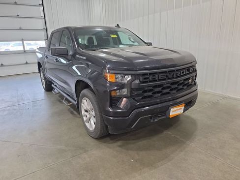 Used 2023 Chevrolet Silverado 1500 Custom AWD/4WD image 2