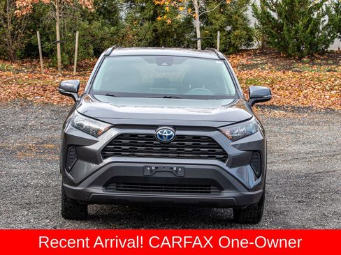 Used 2021 Toyota RAV4 LE image 2