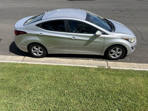 Used 2015 Hyundai Elantra SE FWD image 9