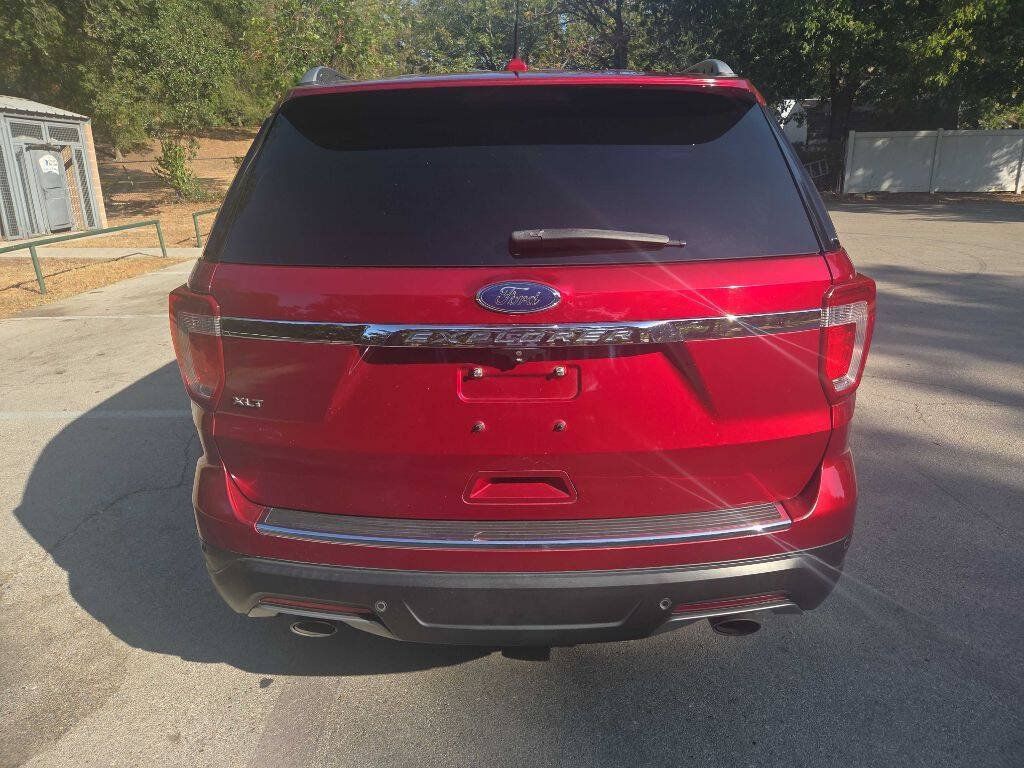 Used 2018 Ford Explorer XLT w/ Equipment Group 202A FWD image 1