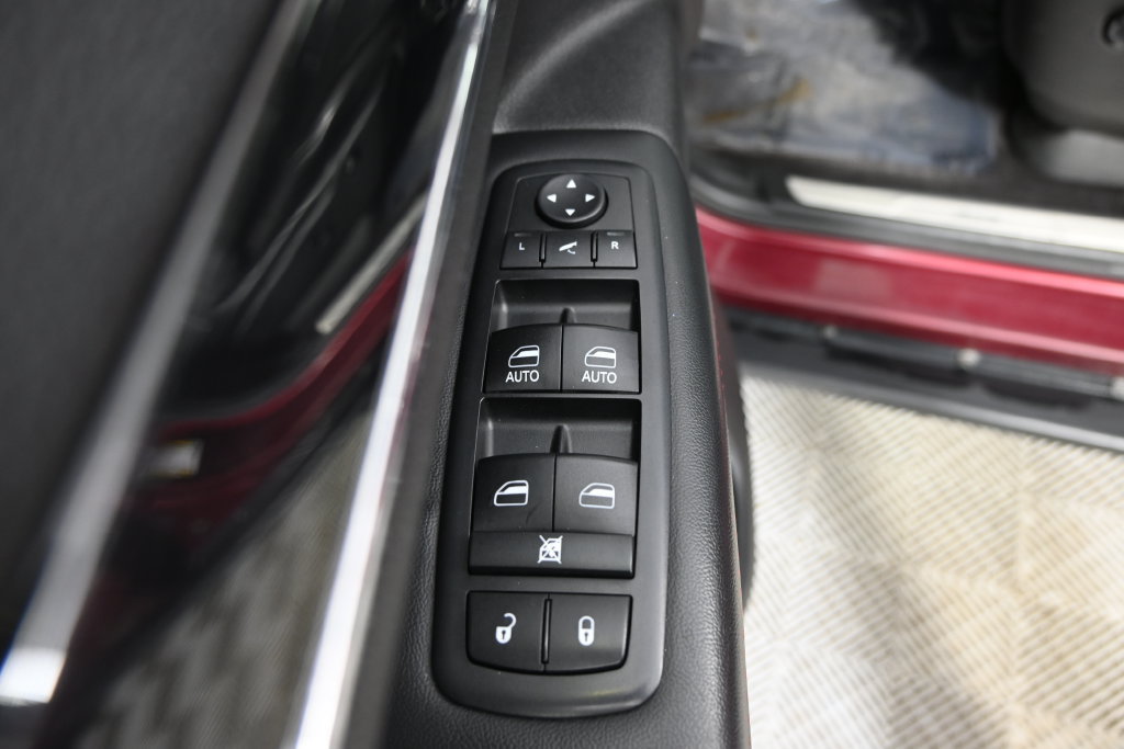 Used 2017 Jeep Grand Cherokee Trailhawk w/ Trailhawk Luxury Group AWD/4WD image 19