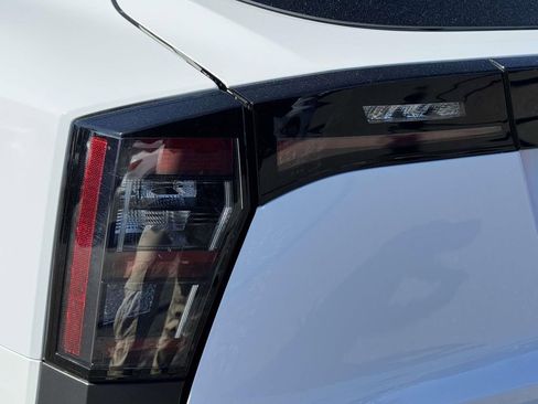 Used 2025 Nissan Kicks SV image 11