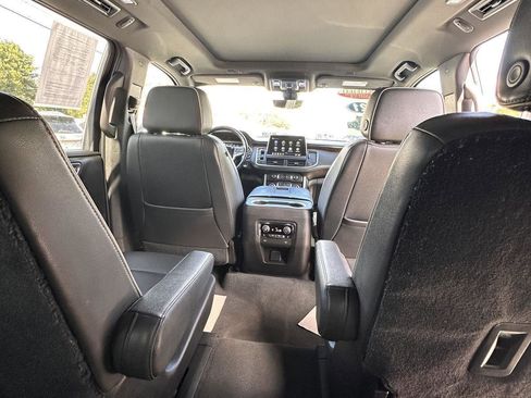 Used 2021 Chevrolet Suburban Premier w/ Premium Package RWD image 22