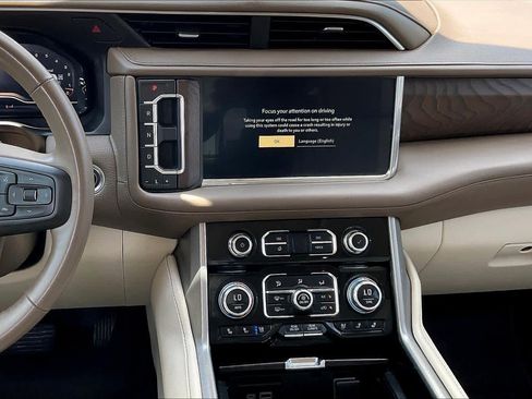 Used 2023 GMC Yukon Denali AWD/4WD image 7